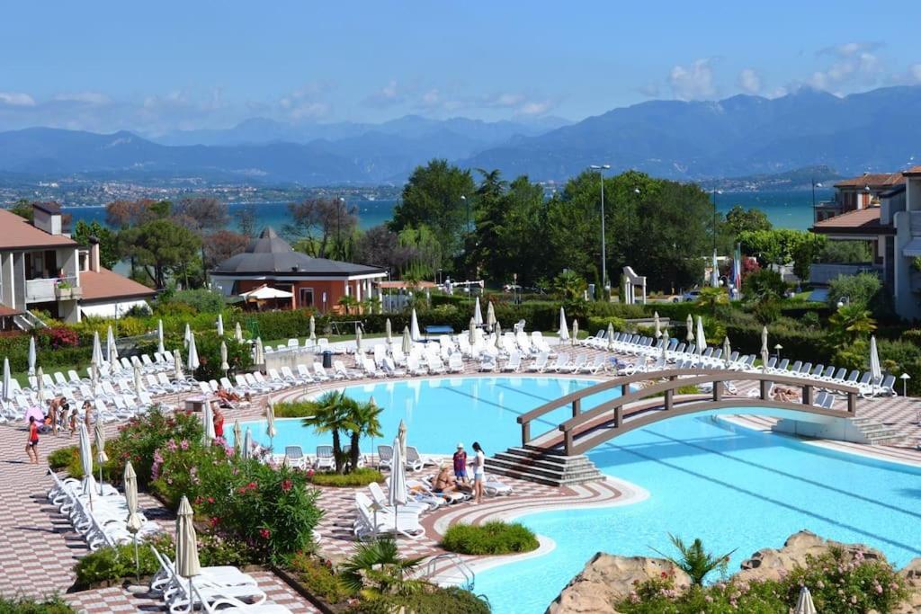 Green Apartment And Pools Desenzano del Garda Exterior foto